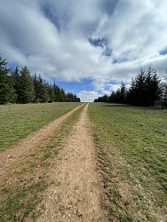 Des falaises de Saint-Cirq-Lapopie à la forêt de Monclar