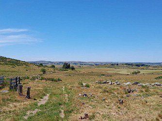 Prinsuéjols, autour du calvaire du Roc de la Guse