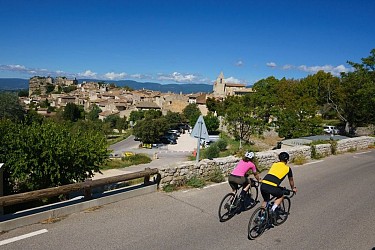 APT - Le plateau des Claparèdes à vélo