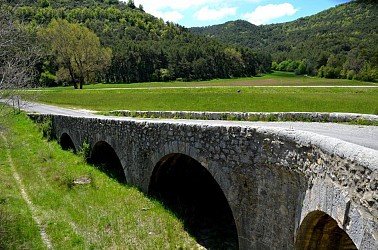 COMPS-SUR-ARTUBY - Le Pont de la Souche