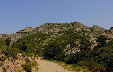 EYGALIERES - Stroll of the Gros Calan