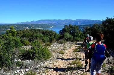 MOUSTIERS-SAINTE-MARIE - Le Tour du lac de Sainte-Croix