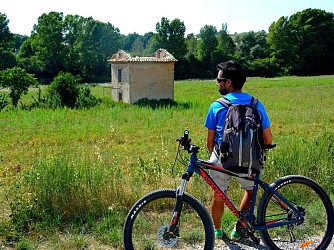 RIEZ - Les Pigeonniers et Cabanons à VTT