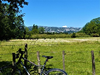 Perrier Redon by bicycle