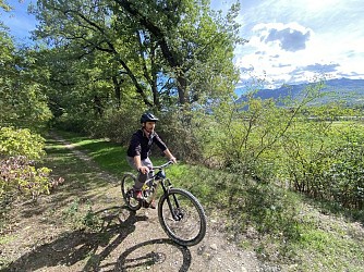 La digue du Buëch by bike