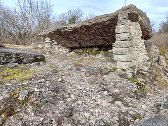 Au pays de la pierre, tour de Parmilieu  par le sentier des bigues