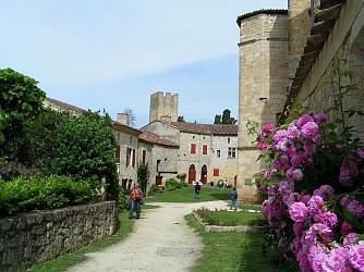 LA PETITE CARCASSONNE DU GERS - PR 4 - Larressingle