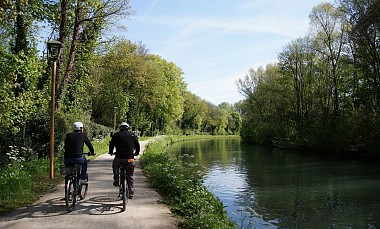 Au fil de la Scarpe canalisée et de ses marais