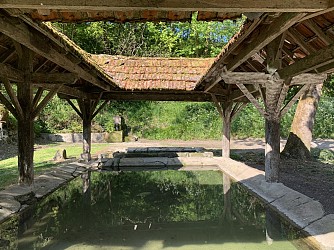 Balades et Randonnées : Le lavoir du Théron à Bourg de Visa