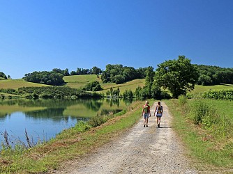 Aydie, promenade Joseph Peyré, au cœur du vignoble
