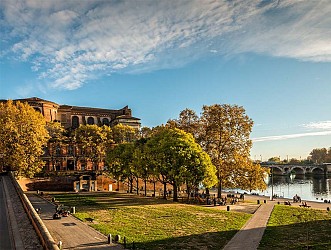 TOULOUSE, BALADE URBAINE À VÉLO