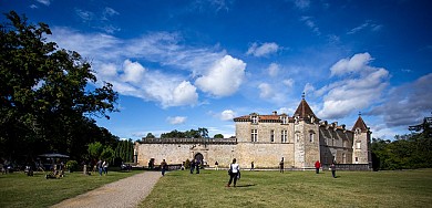 Iconiques à vélo : le château de Cazeneuve