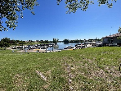 Au fil du Tarn entre berges et vergers
