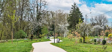 Voie verte Corrèze entre la gare d'Aubazine et ...