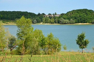 Autour des Lacs de l'Escourroux entre Lot-et-G ...