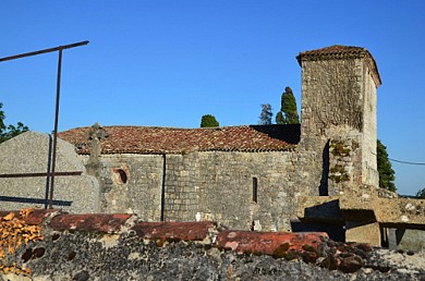 Lac d'Arasse, vers l'église romane de Marsac