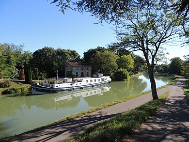 La boucle du village par les berges - PR1 Laco ...