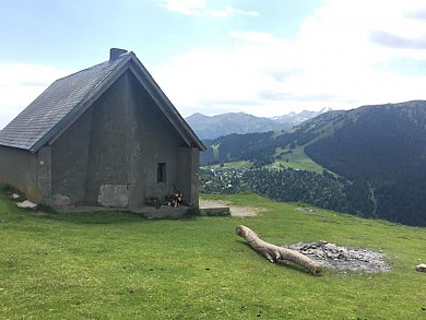 17 (VERT) - LA CABANE DE L'ESCALETTE