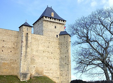 De l'abbaye au château