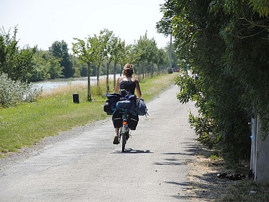 Vélodyssée et Vélo Francette : Canal Marans -  ...