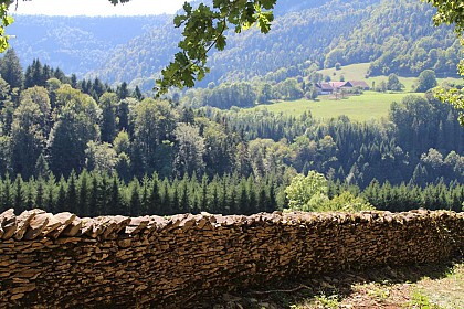 Mur-mur(es) de Pierres. S'évader entre 4 murs