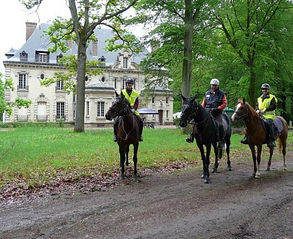 "A cheval d'abbaye en abbaye"