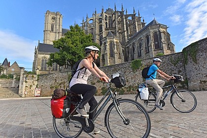 LE MANS < > LE GRAND LUCÉ