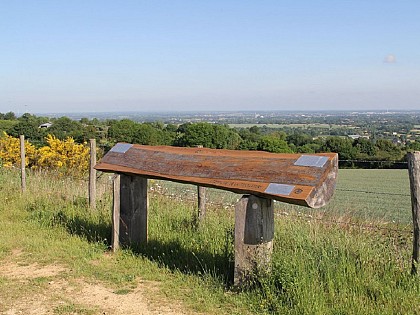 CROIX DE LA HUNAUDIÈRE AU DÉPART DE TOURLANDRY