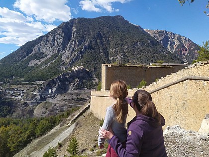 Fort des Trois Têtes et Fort Dauphin depuis La Vachette