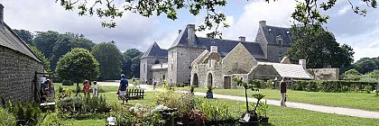 Le château de Kergroadez - OFFICIEL