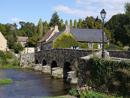 ASNIERES-SUR-VEGRE / Tour de Trompe-souris