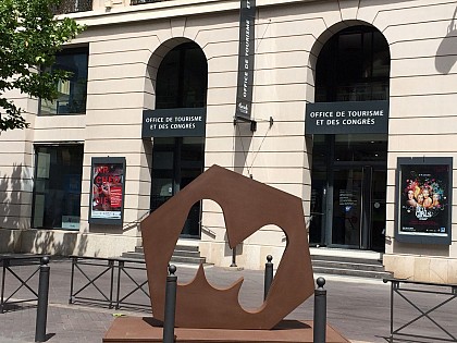 Les rues commerçantes et le quartier des Antiquaires