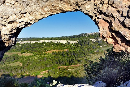 TOUR EN SAINT-CHINIAN - GR® DE PAYS MINERVOIS, SAINT-CHINIAN, FAUGÈRES