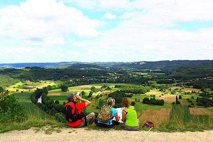 Point de vue sur la Vallée de la Vézère à la côte de Jor
