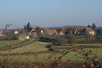 Balade à pied à dunet - chapelle et clocher