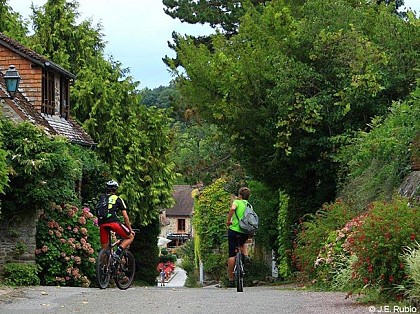 The Vélobuissonnière route departing from Alençon towards St Léonard des Bois