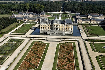 The three châteaux by bike