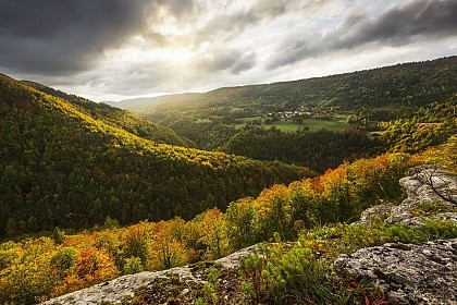 Du lac de l'Abbaye aux gorges de la Bienne