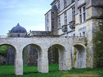 Iconiques à vélo: le château ducal de Cadillac-sur-Garonne