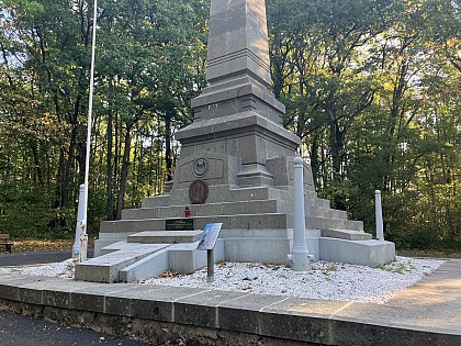 AUTOUR DU BOULEVARD NATURE : YVRÉ-L'ÉVÊQUE, LA BUTTE D'AUVOURS
