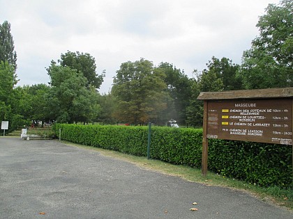 Chemin des Coteaux de Bellegarde