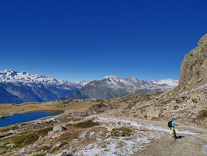 E-bike lake tour from Alpe d'Huez