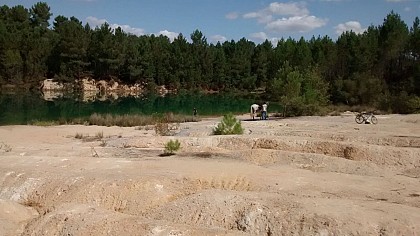 A cheval grande boucle au lac de la grotte des Landes