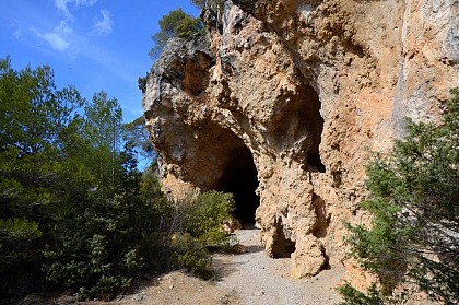 AUPS - Le sentier des grottes
