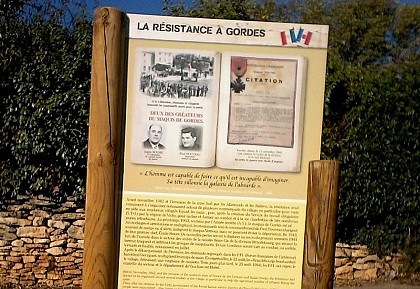 Trails of the Maquis de Gordes through La Sénancole