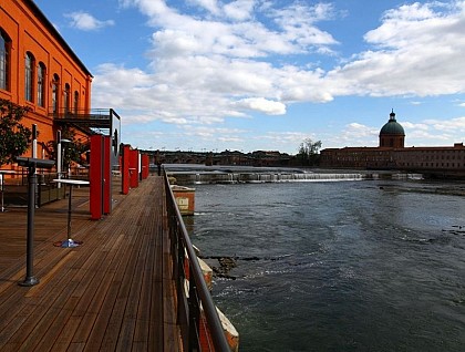 TOULOUSE, LES BERGES DE LA GARONNE À VÉLO