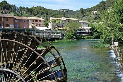 Gordes - Fontaine de Vaucluse (moyen)