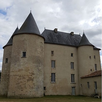 Ensigné - La Commanderie des Templiers