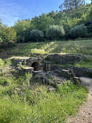 Uzès, vallée de l'Eure et capitelles_Uzès