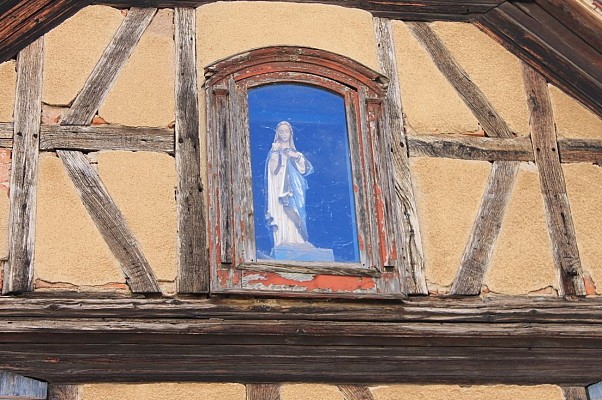 Niche protectrice dans une maison du 19e siècle